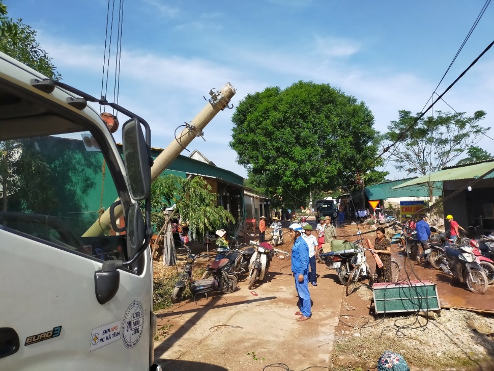 Viễn thông Hà Tĩnh ra quân khắc phục liên lạc sau mưa lũ Viễn thông Hà Tĩnh ra quân khắc phục liên lạc sau mưa lũ